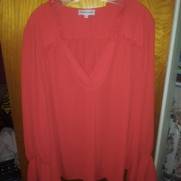 Gibson + Latimer Blouse - Picture 2 of 3